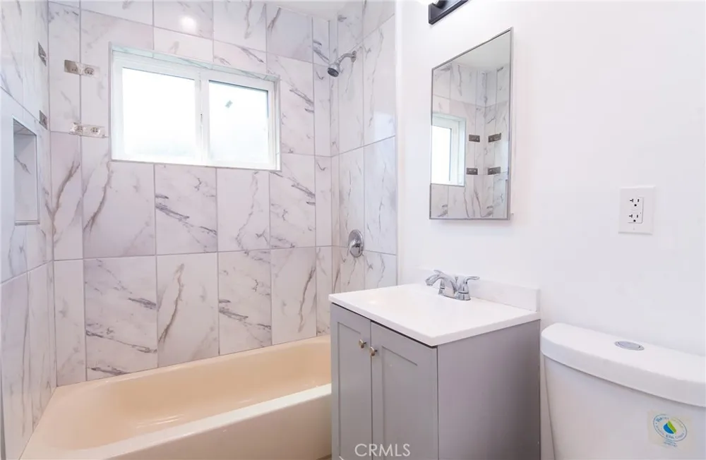 1035 W 107th Los Angeles, CA 90044