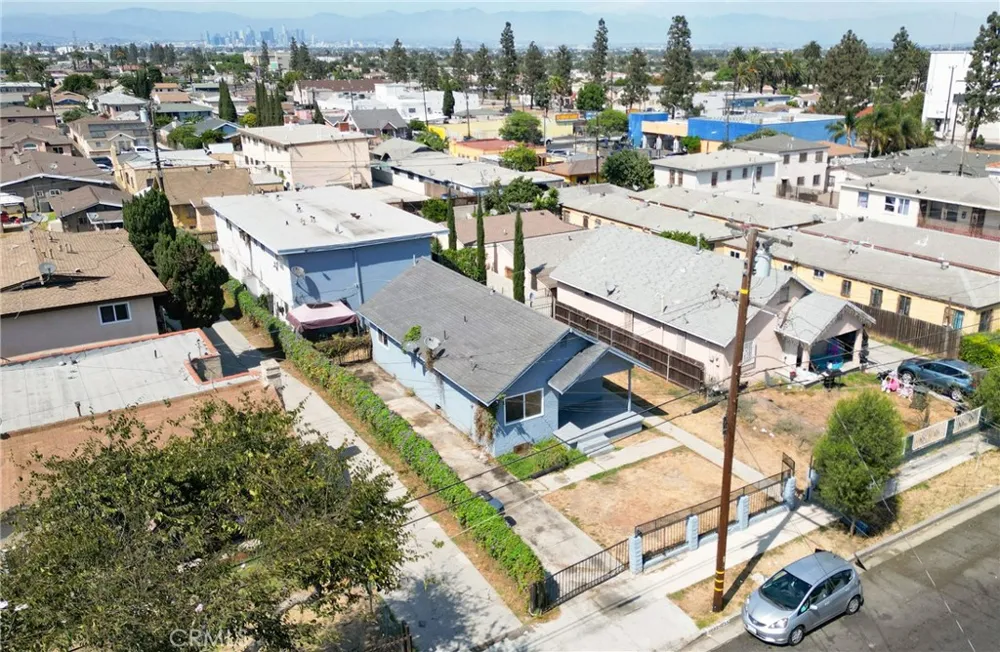 1035 W 107th Los Angeles, CA 90044