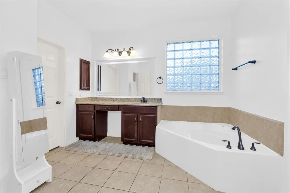 2944 Auburn Woods Drive Pearland, TX 77581