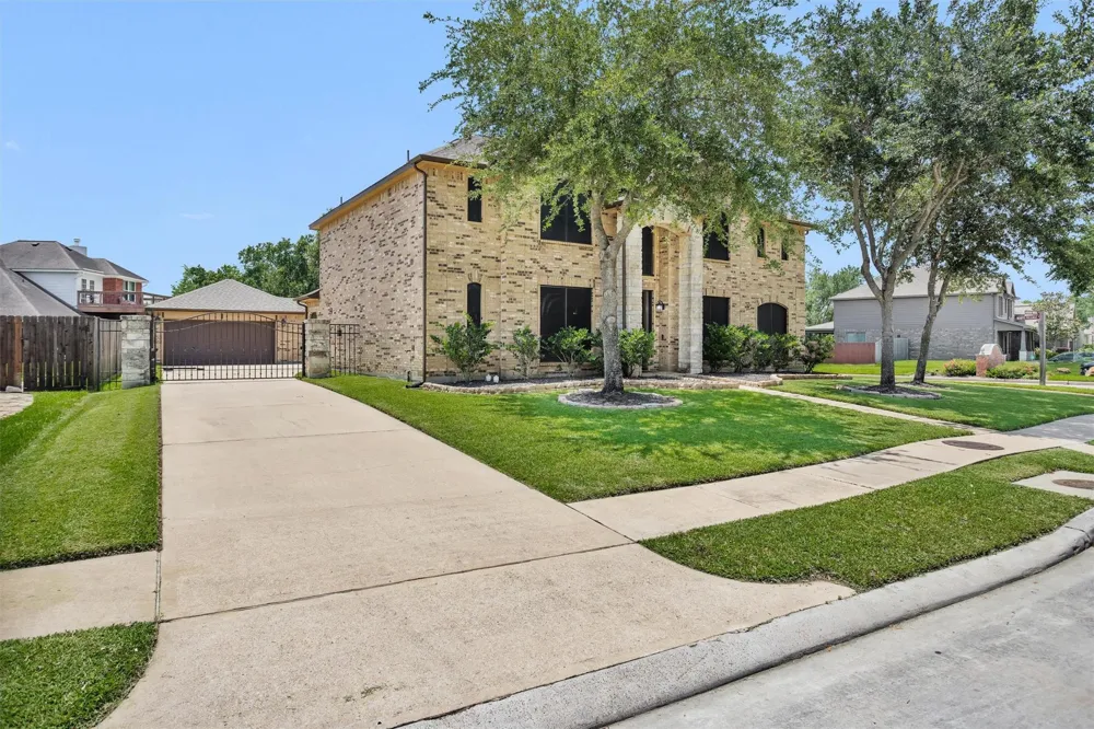 2944 Auburn Woods Drive Pearland, TX 77581