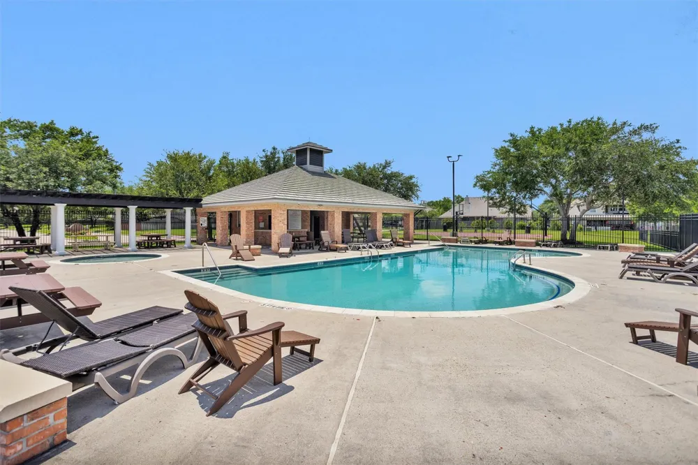 2944 Auburn Woods Drive Pearland, TX 77581