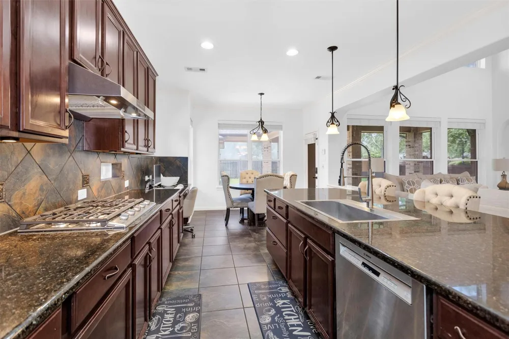 2944 Auburn Woods Drive Pearland, TX 77581