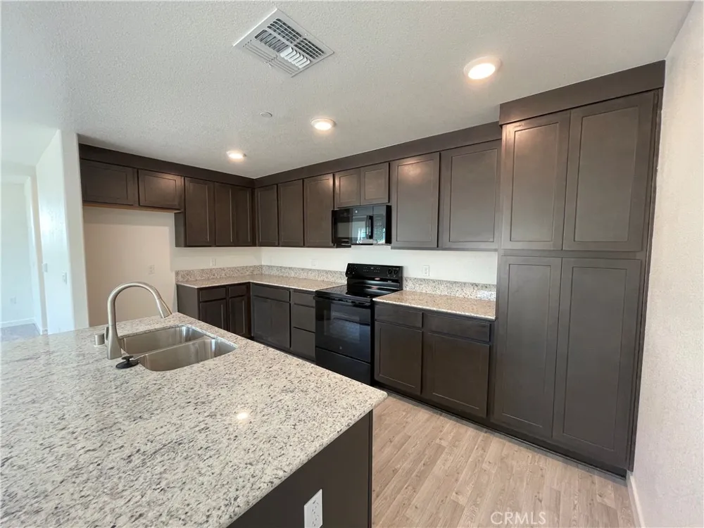 725 Stone Ridge West Avenue Merced, CA 95341