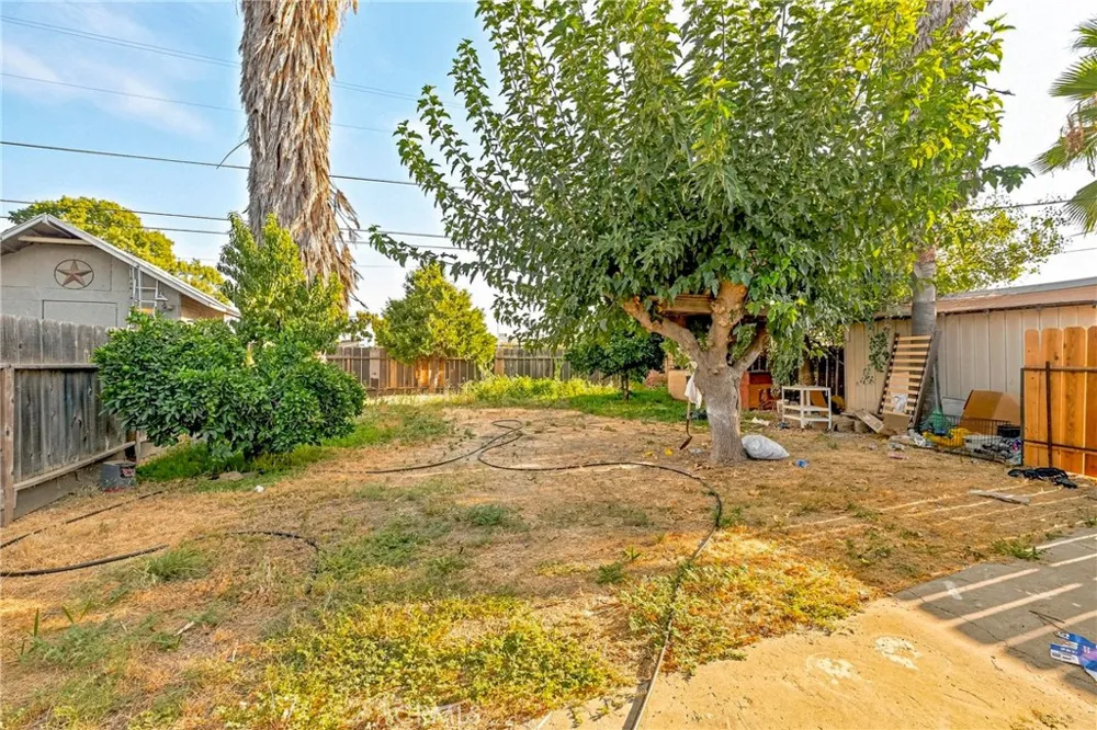 9566 E Broadway Planada, CA 95365