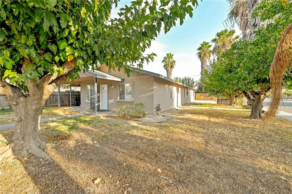 9566 E Broadway Planada, CA 95365