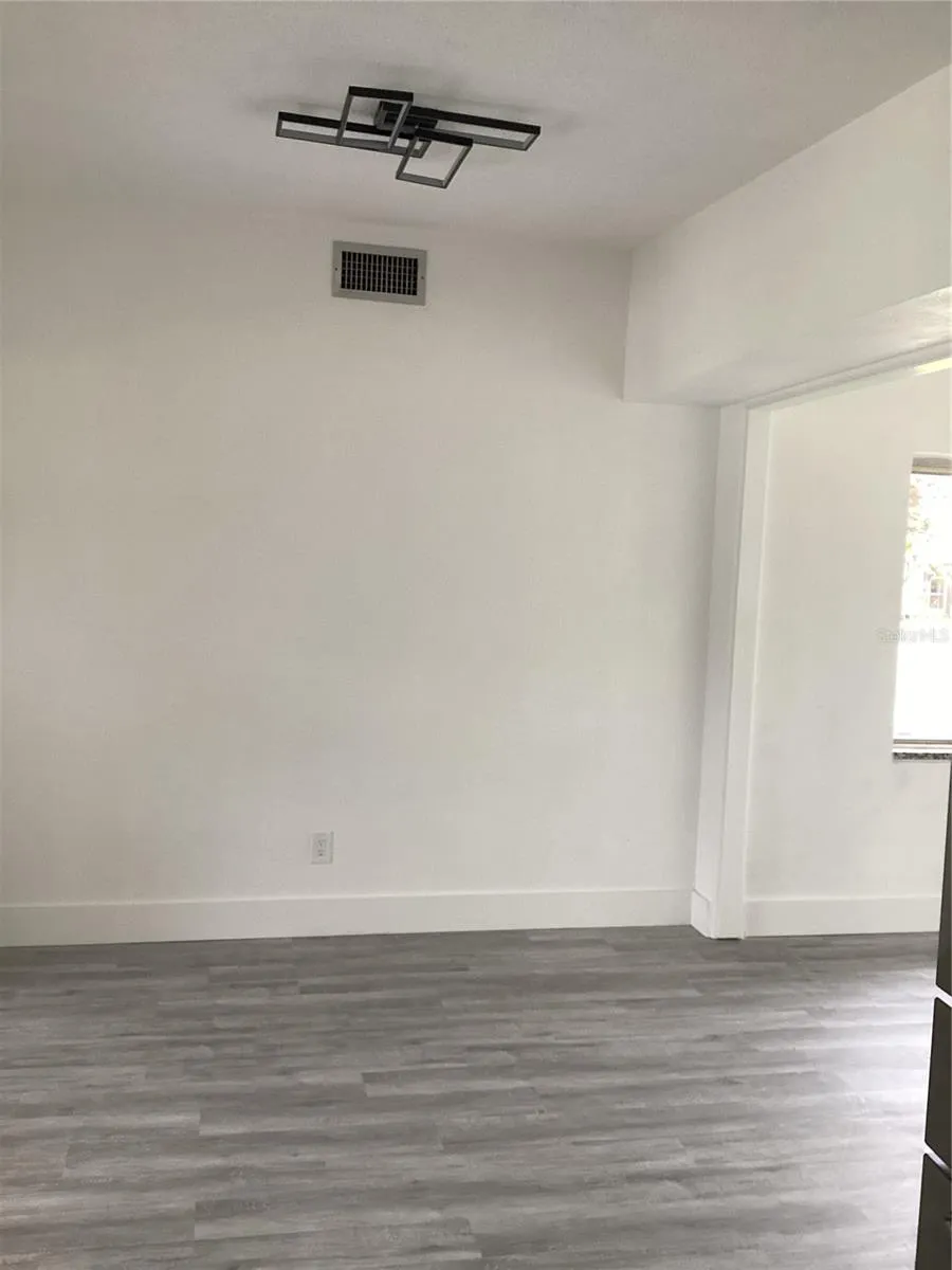 3318 DEBBIE DRIVE Orlando, FL 32806