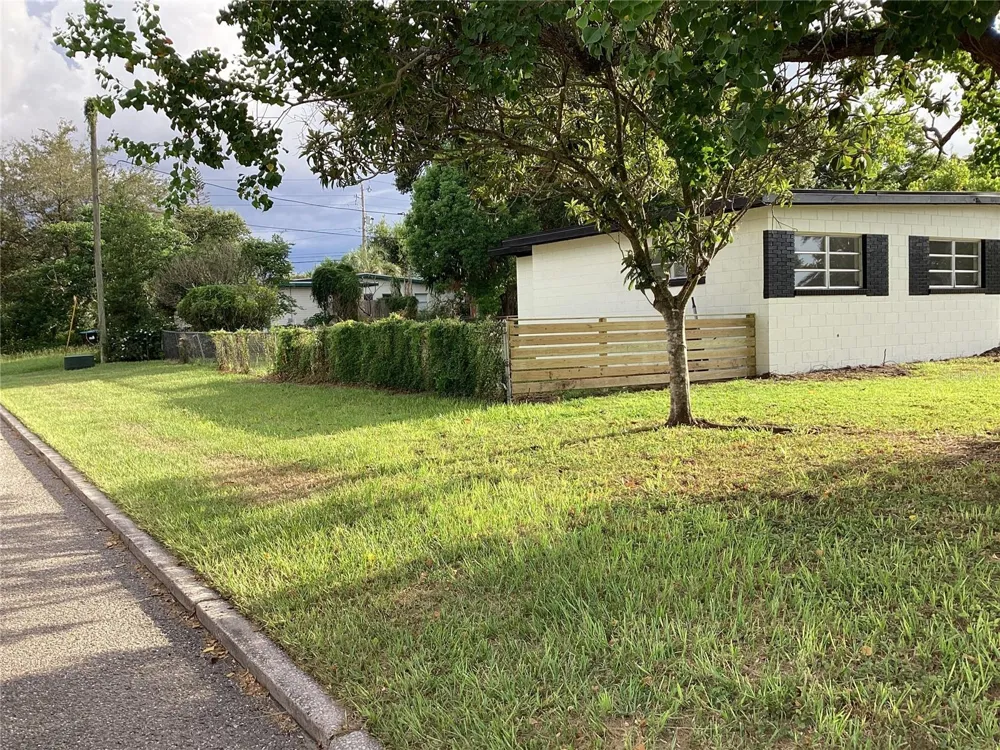 3318 DEBBIE DRIVE Orlando, FL 32806