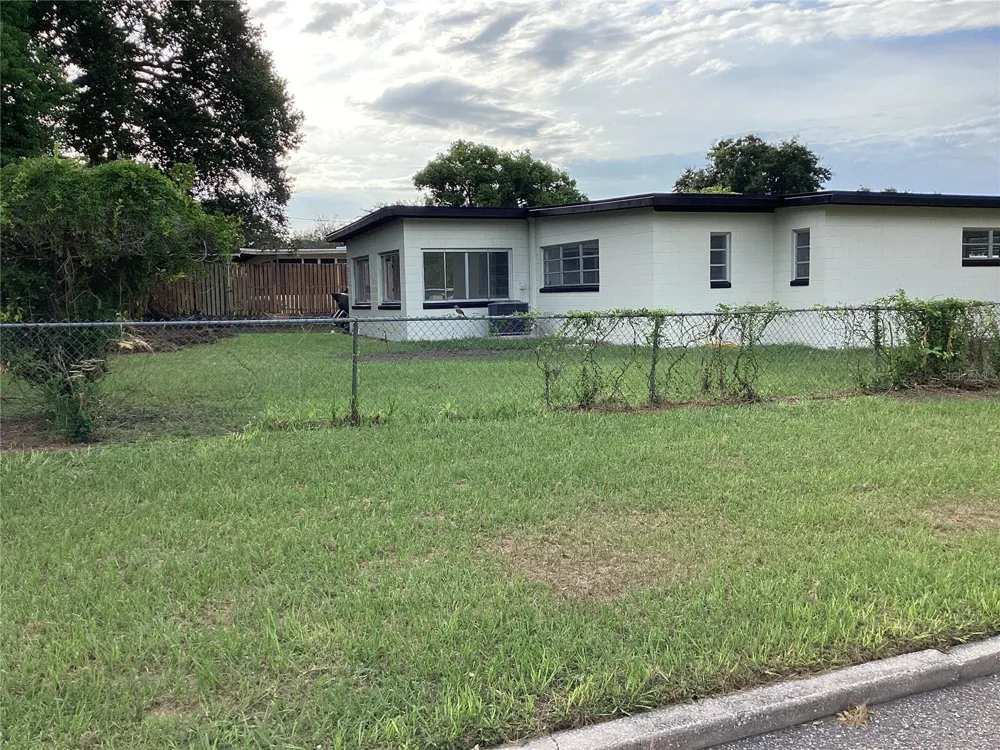 3318 DEBBIE DRIVE Orlando, FL 32806