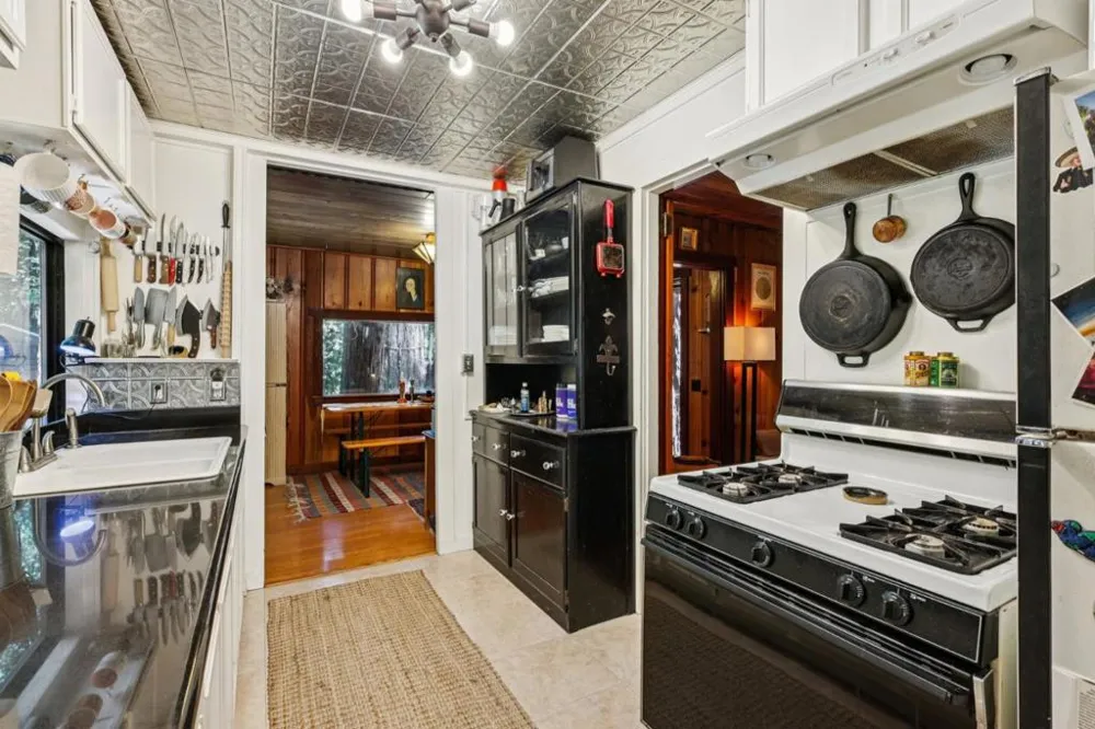 421 Hillside Dr. Boulder Creek, CA 95006