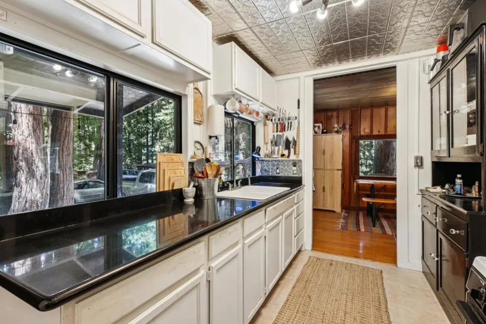 421 Hillside Dr. Boulder Creek, CA 95006