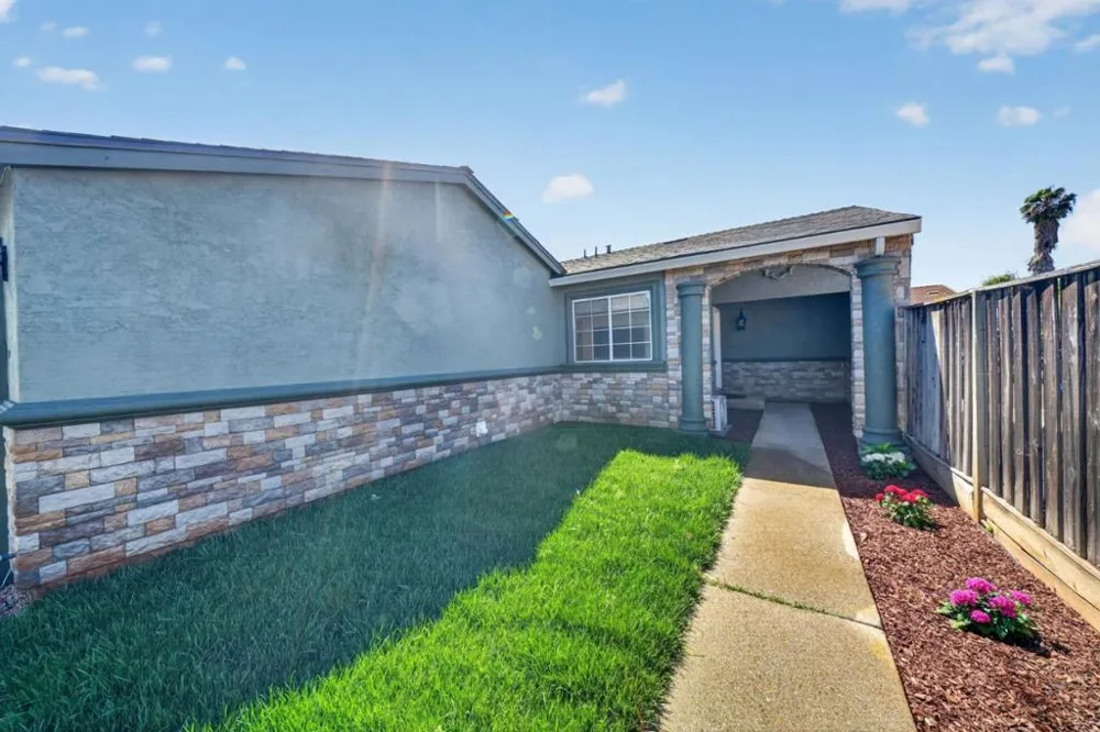 1892 Macduee Way San Jose, CA 95121