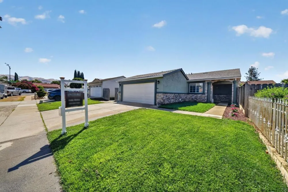 1892 Macduee Way San Jose, CA 95121