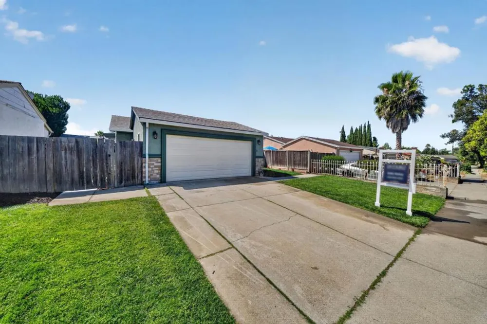 1892 Macduee Way San Jose, CA 95121