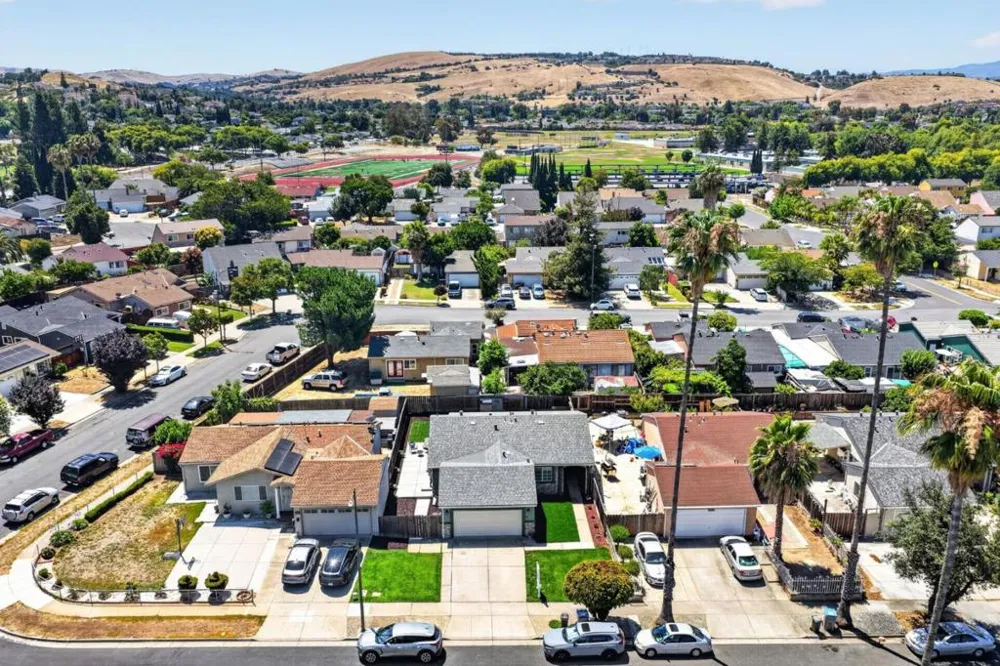1892 Macduee Way San Jose, CA 95121