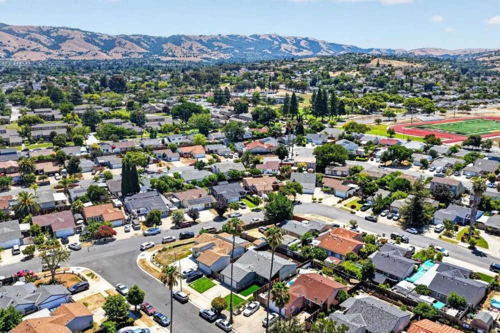 1892 Macduee Way San Jose, CA 95121