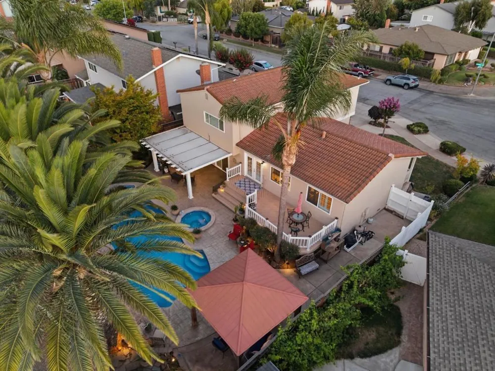 495 London Drive Gilroy, CA 95020