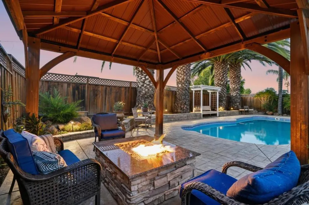 495 London Drive Gilroy, CA 95020