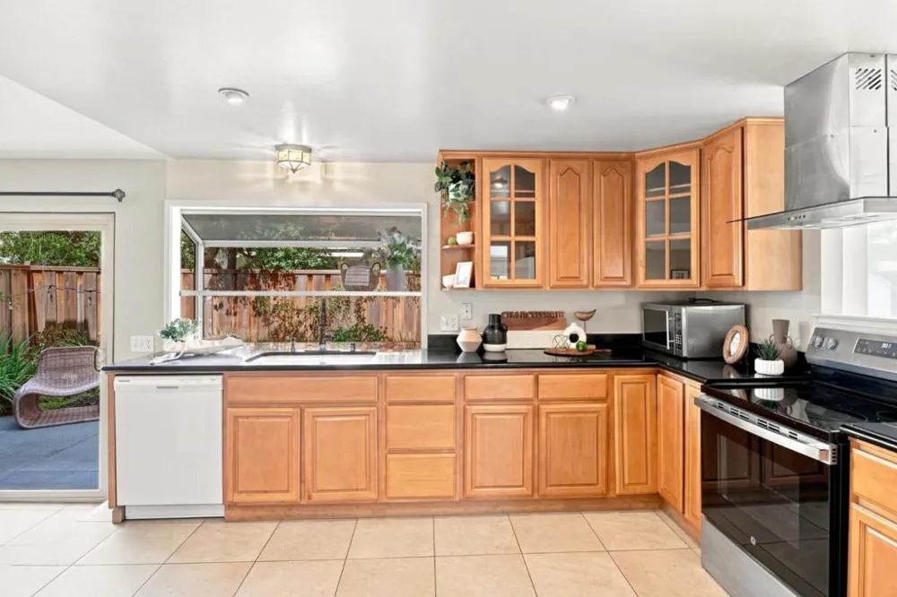 26 Lido Circle Redwood City, CA 94065