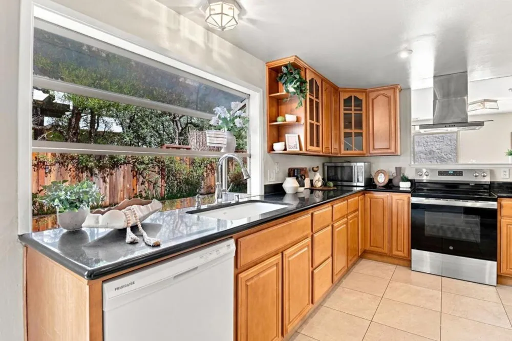 26 Lido Circle Redwood City, CA 94065