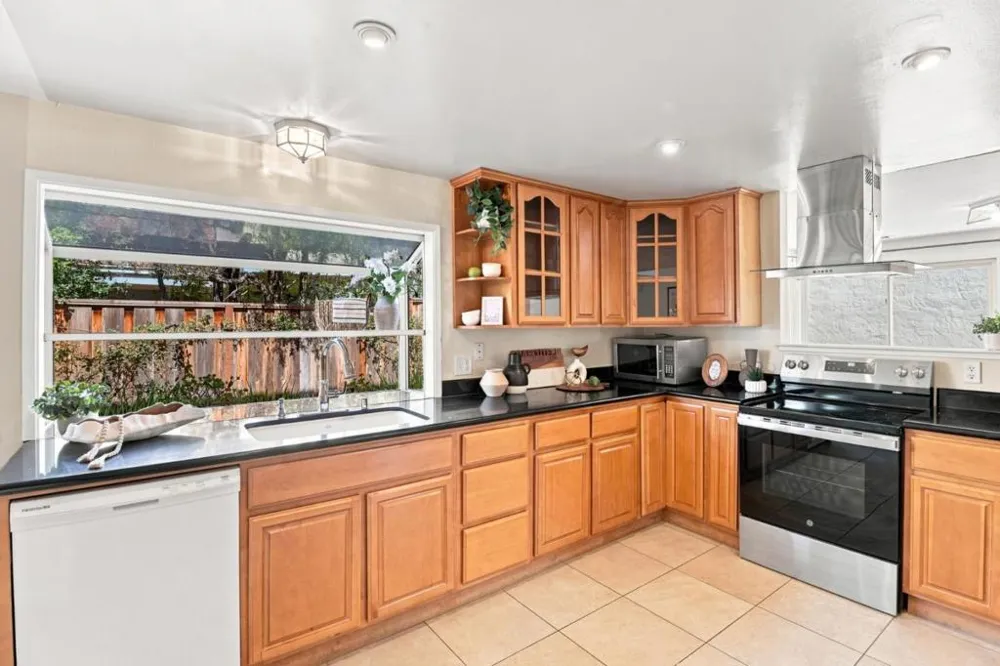 26 Lido Circle Redwood City, CA 94065