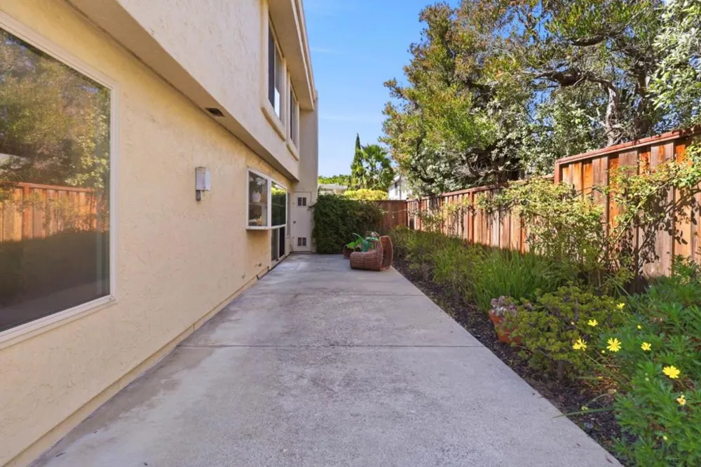 26 Lido Circle Redwood City, CA 94065