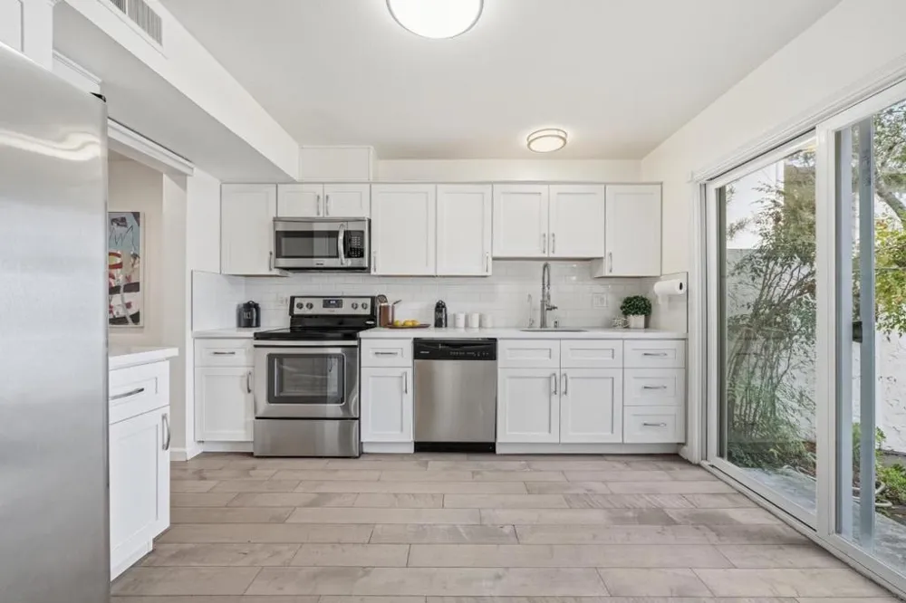 19124 Vineyard Lane Saratoga, CA 95070