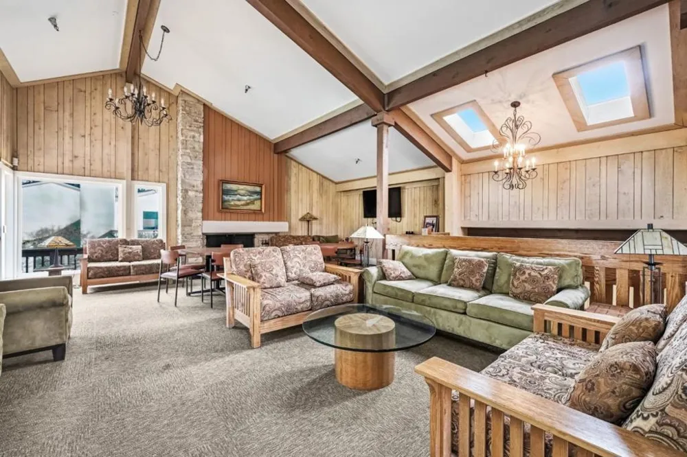 19124 Vineyard Lane Saratoga, CA 95070