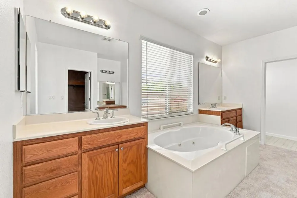 1951 Trail Way Turlock, CA 95382