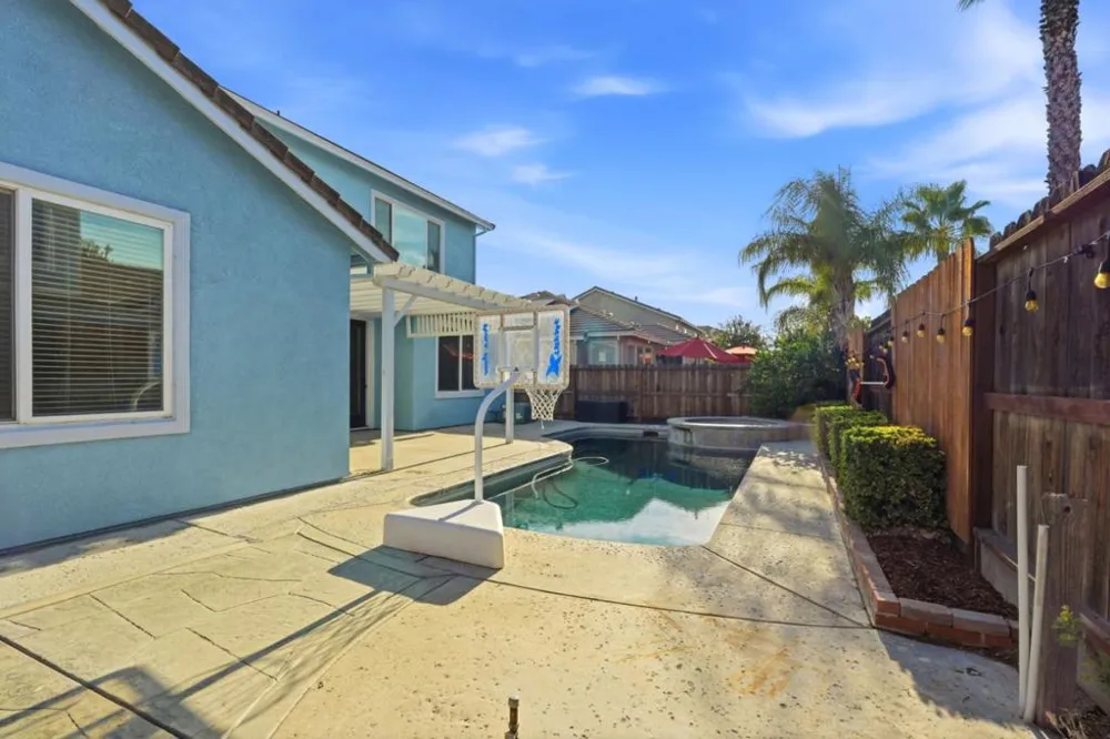 1951 Trail Way Turlock, CA 95382