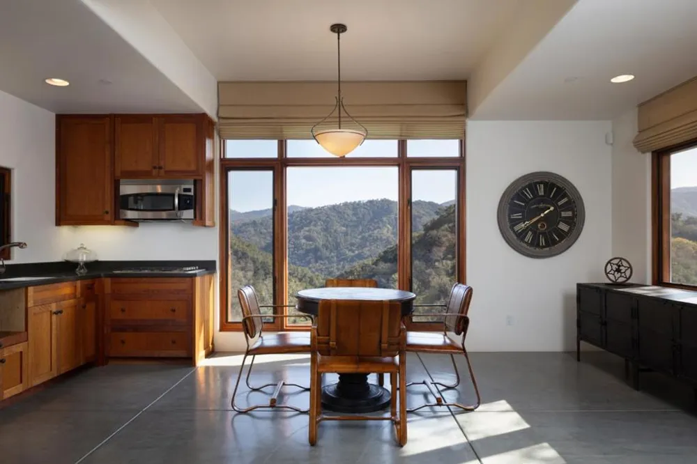 18 Touche Carmel, CA 93923