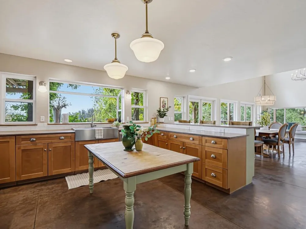 700 Meadowridge Road Watsonville, CA 95076