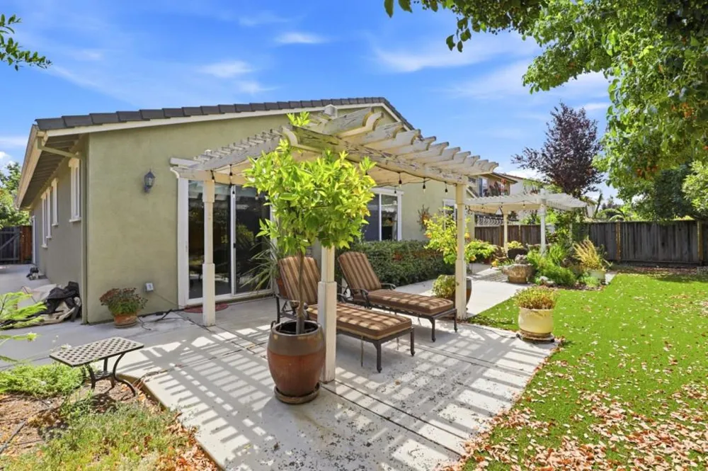 9531 Rodeo Drive Gilroy, CA 95020