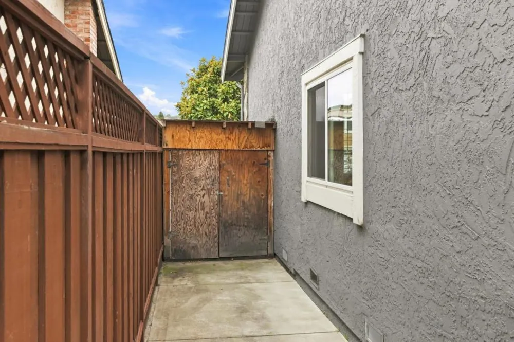 1169 Ramblewood Way San Mateo, CA 94403