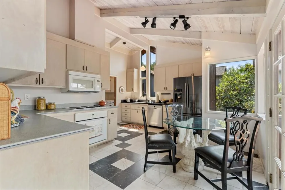 37 Poppy Road Carmel Valley, CA 93924