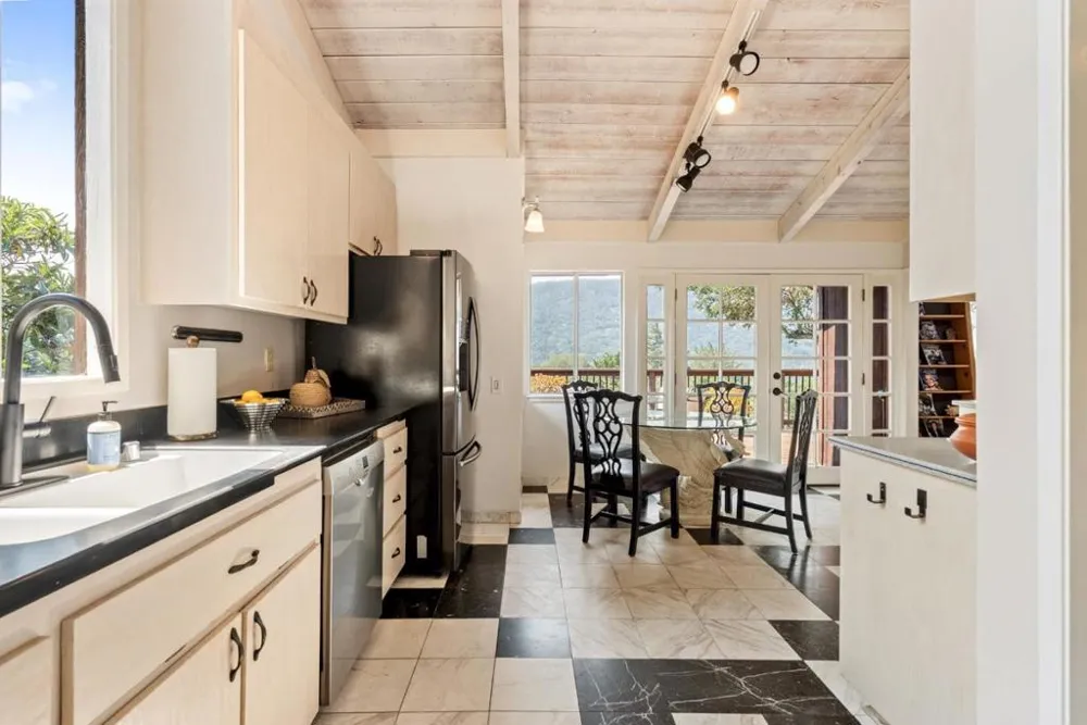 37 Poppy Road Carmel Valley, CA 93924