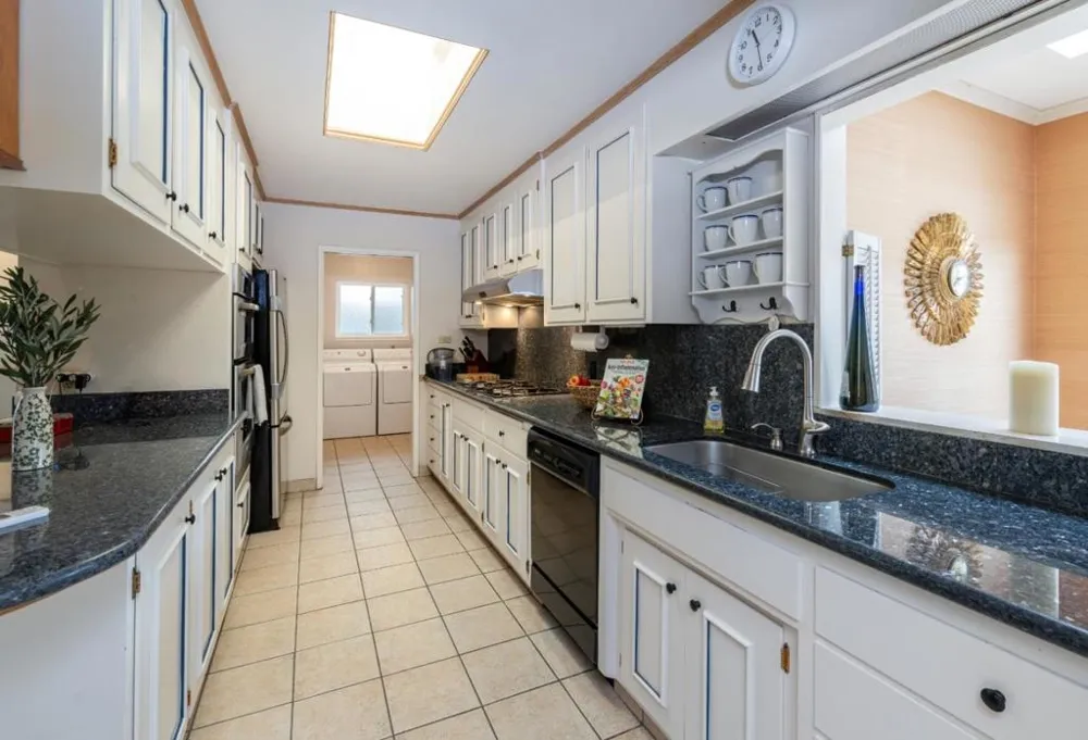 138 Woodcrest Place Santa Cruz, CA 95065