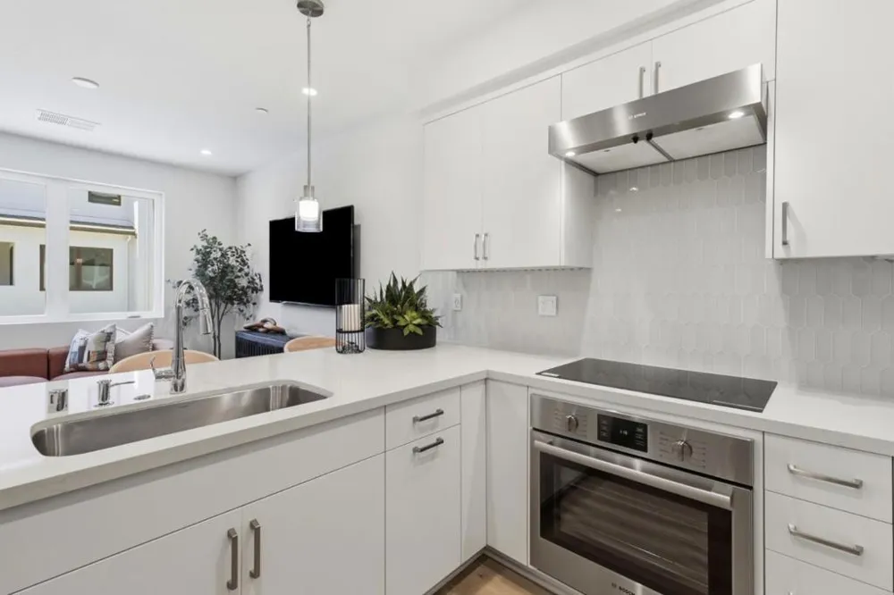 2861 Josephine Lane Palo Alto, CA 94303