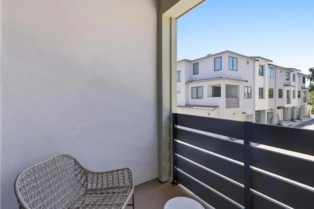 2861 Josephine Lane Palo Alto, CA 94303