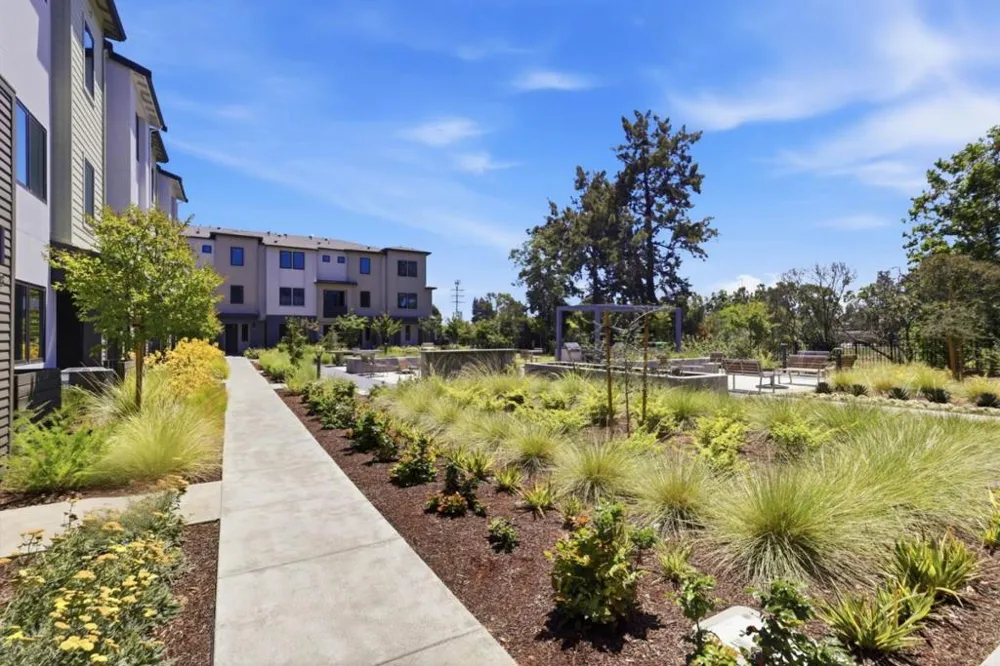 2861 Josephine Lane Palo Alto, CA 94303
