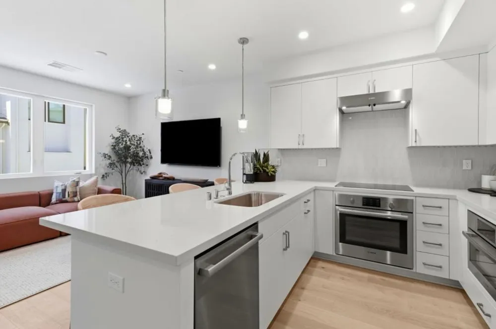 2861 Josephine Lane Palo Alto, CA 94303