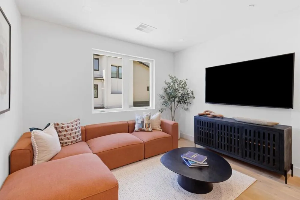 2861 Josephine Lane Palo Alto, CA 94303