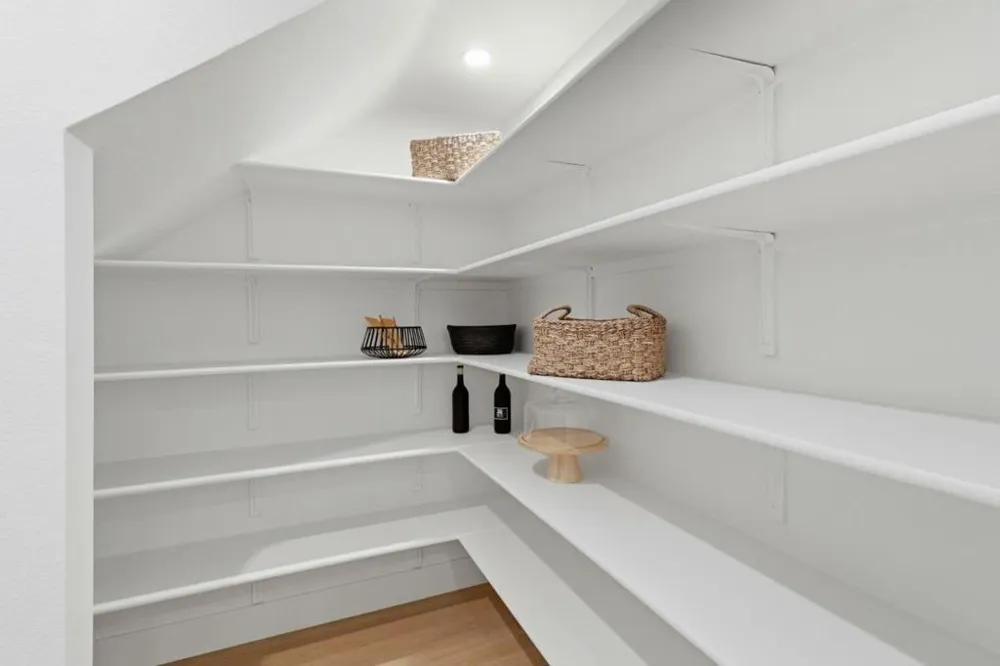 2861 Josephine Lane Palo Alto, CA 94303
