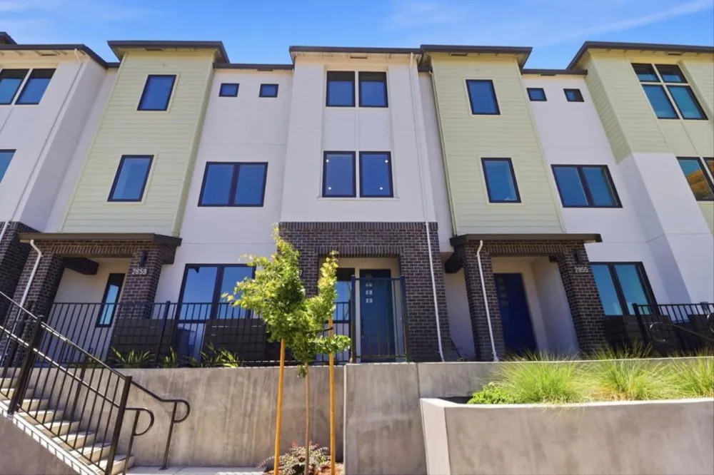 2861 Josephine Lane Palo Alto, CA 94303