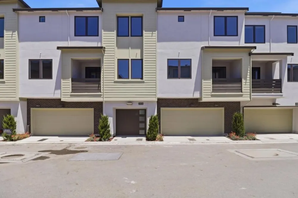 2861 Josephine Lane Palo Alto, CA 94303