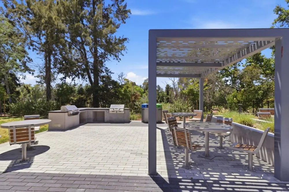 2861 Josephine Lane Palo Alto, CA 94303
