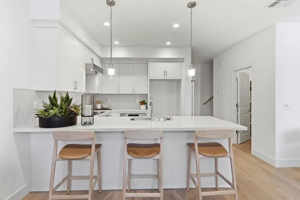 2861 Josephine Lane Palo Alto, CA 94303