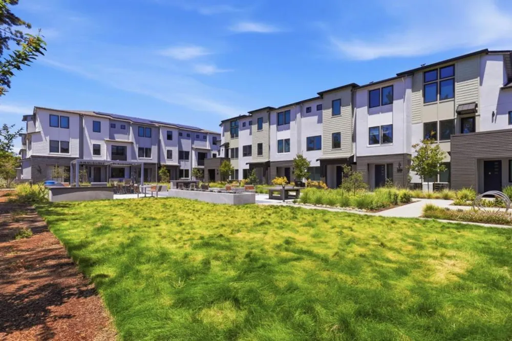 2861 Josephine Lane Palo Alto, CA 94303