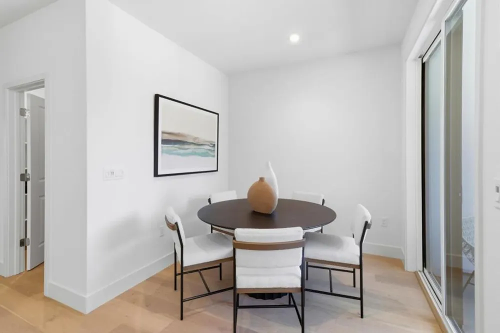 2861 Josephine Lane Palo Alto, CA 94303