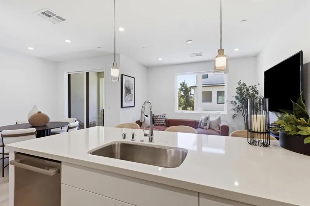 2861 Josephine Lane Palo Alto, CA 94303