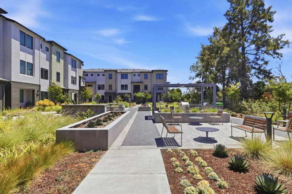 2861 Josephine Lane Palo Alto, CA 94303